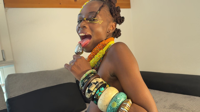 Missblackreey: Halloween anal ejaculação interna africana Deusa vodu chupa e fode...