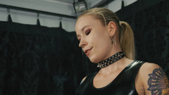 Cruel Anettes fetish world: Vyčistíš to!