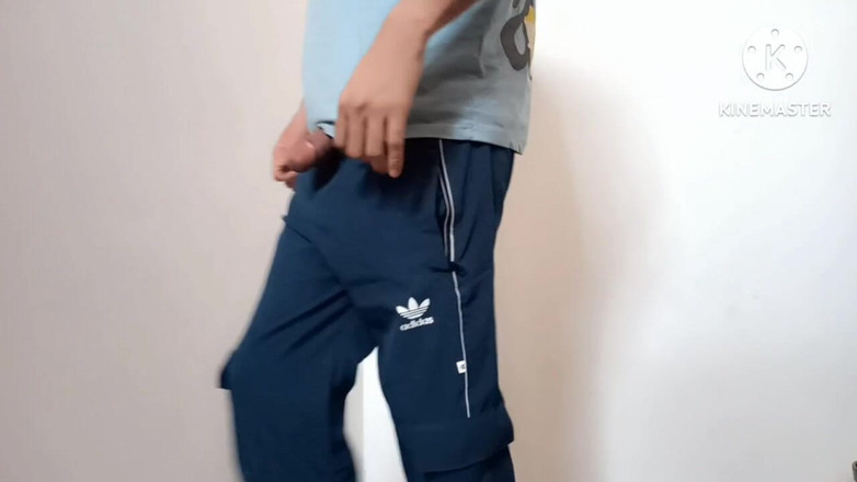 Desi__Panda: पब्लिक टॉयलेट देसी गे बॉय सेक्स जबकि मूतना बाथरूम सेक्स