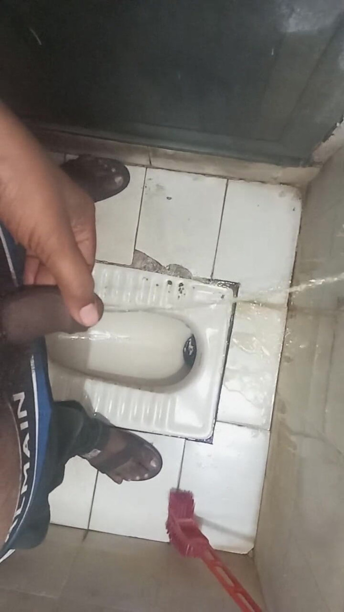 Fucking my wife: Cậu bé Ấn Độ thủ dâm trong phòng tắm