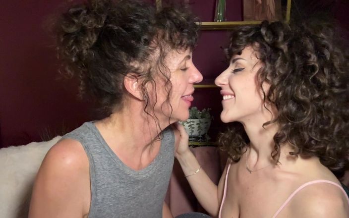 SavvyStar: Nevlastní matka líbání Asmr ústa zní líbání zní sexy líbání lesbičky...