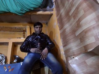 Indian desi boy: 얼굴에 오줌 싸고 자지 자위하는 소년