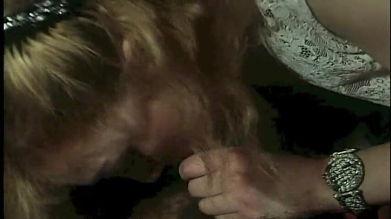 Inhonorof porn: V domě z 90. let jsou ti, kteří šukají v obývacím pokoji...