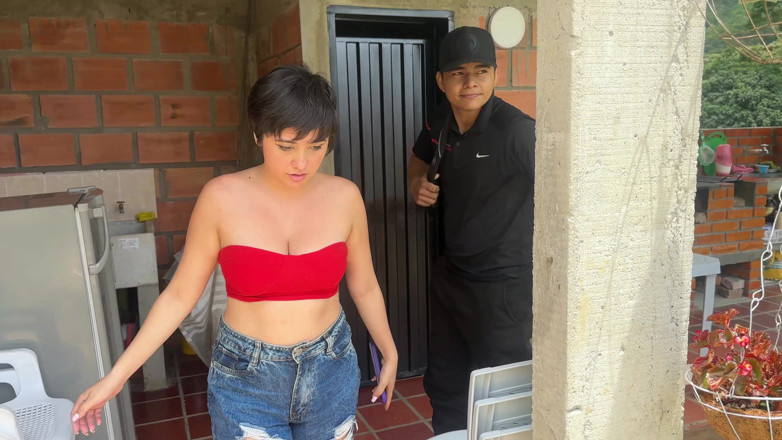 ManuelaAlvarez: Saya Meniduri Kakak Tiri Saya yang Kaya Saat Kami Berlibur...