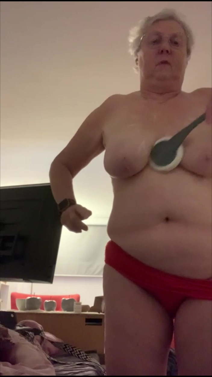 Goldschatz59: Buonasera Mentre Mi Spoglio Il Mio Spettatore