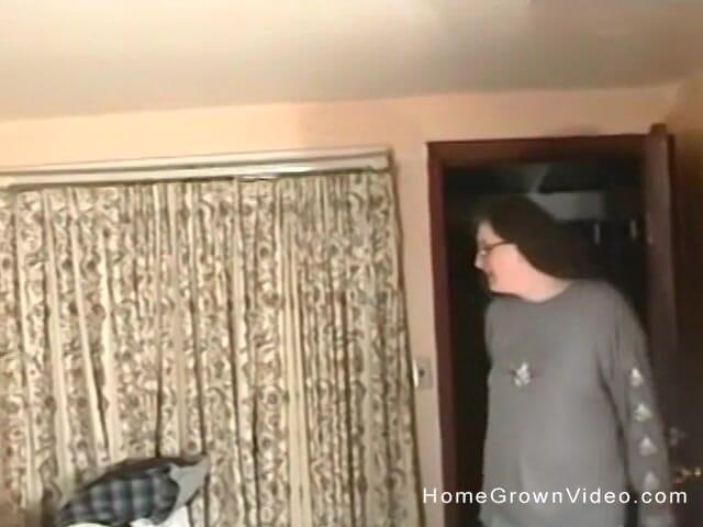 Homegrown Video: Kyrie Eleison și Curios James futându-se pe cameră