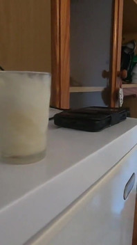 Pacar minum banyak air mani yang disimpan dari shotglass