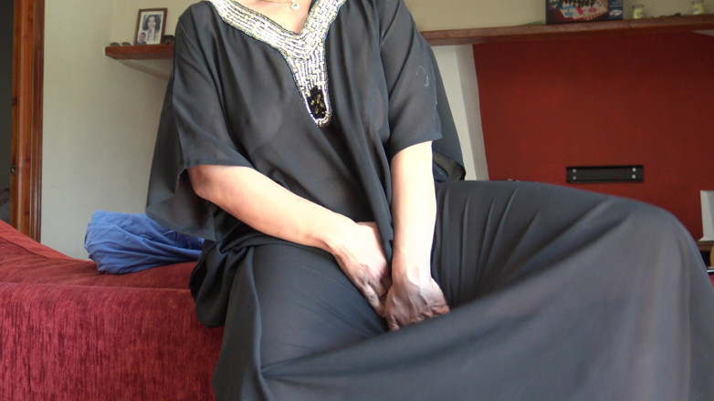 Souzan Halabi: O soție bisexuală egipteană de 55 de ani. Pizdă arabă foarte...
