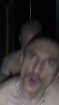 Il Se Promene a Poil Et Motre Sa Bite