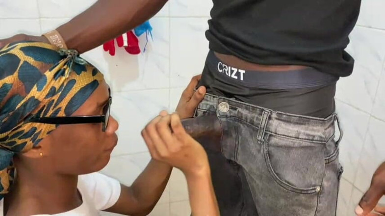 Xxx69bang: Brutta Pecorina in Bagno Durante L'incontro in Famiglia