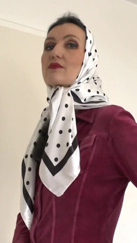 Dimostrazione Bella Sciarpa In Raso, JOI, Lady Victoria Valente