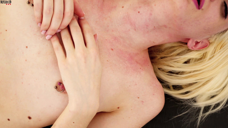 Defeated Sex Fight: June ve Meryl - sarışın kızıl saçlıya karşı seksi ateşli kavga