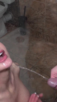 Gangbang Golden Shower - Semua Orang Kencing Anda Penuh & Menyembur Kemasan