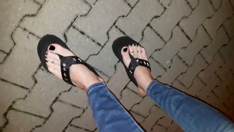 Heelex: Extreme Flip Flops and Extremely Sexy Feet