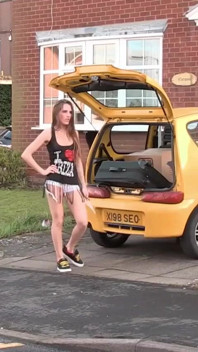 Seksi porno yıldızı Tina Blade Luke Hotrod'un büyük beyaz yarağıyla sikiliyor