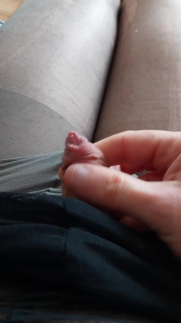 Cindy Belfast: Sissy Clit spuszcza się w jej rajstopy