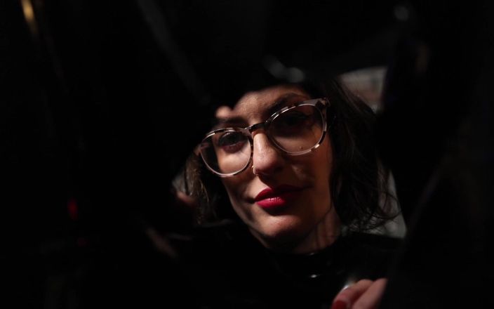 Countess diamond: Lateks çuvalında sınırlı bakış açısı