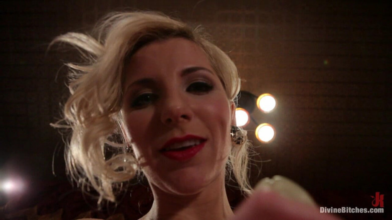 Divine Bitches by Kink: La padrona ashley fires ti insegna come accarezzare correttamente il...