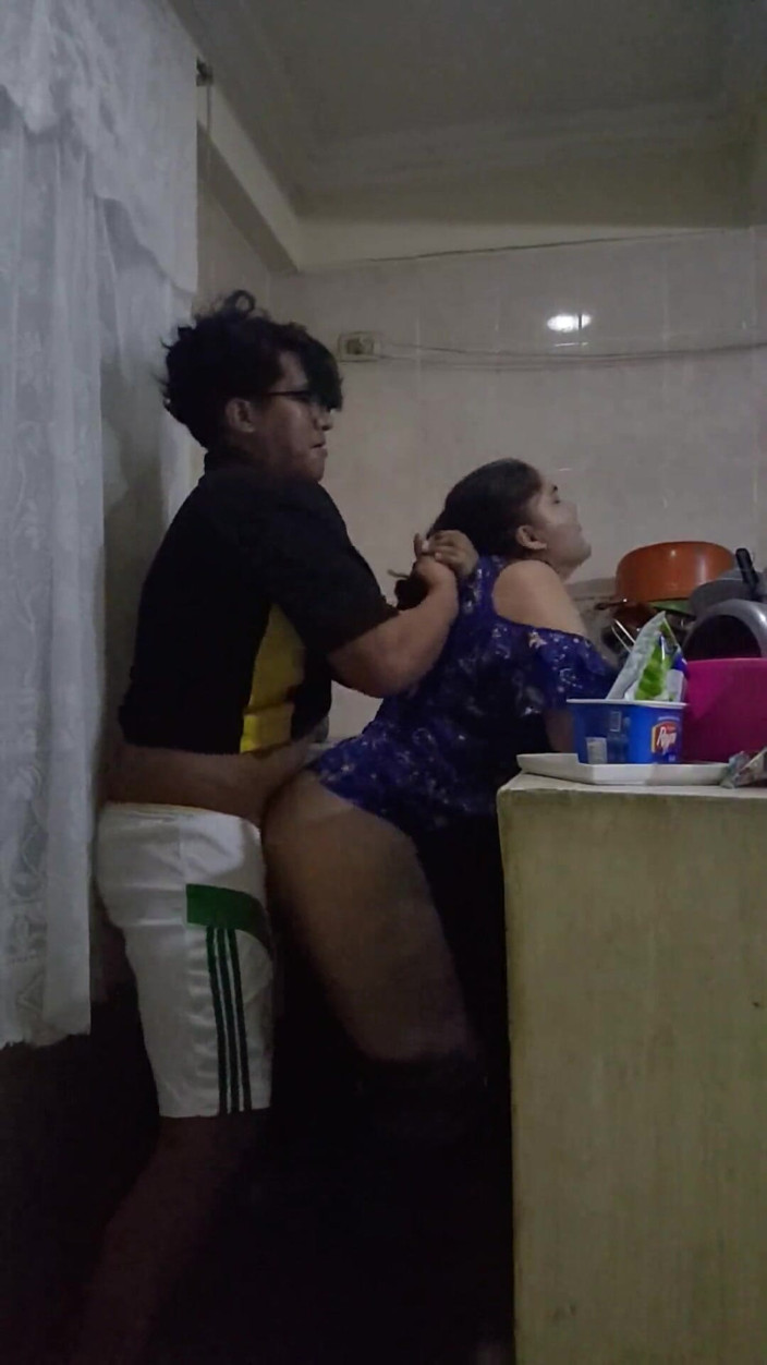 E-Alfa: Meu empregado é fodido na cozinha