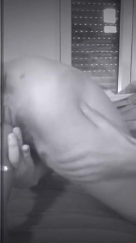 Moglie geme mentre i suoi buchi sono profanati, orgasmo multiplo