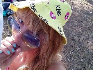Bikeyeva Sasha: Versautes selfie - schneller fick im wald. Blowjob, arschlecken, doggystyle, sperma...