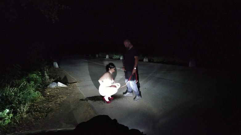 Toilet Mommy: Gammal gris pervers pissande sommarsex utomhus