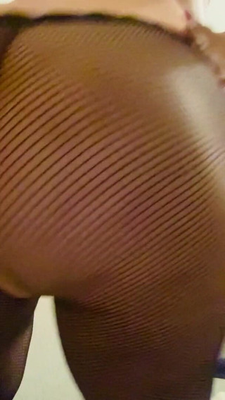 Preciusrouss49: Preciusrouss49 latina dá um tapa nessas bochechas grandes