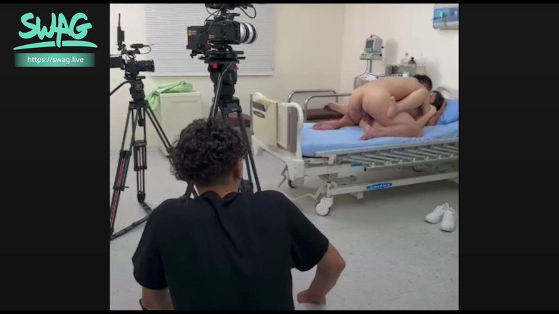 SWAG.live: 日本色情明星撞车成人电影直播拍摄。