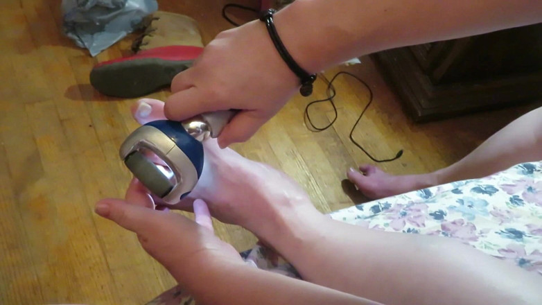 BBW nurse Vicki adventures with friends: Nurse Vicki grinds her toe nails down with her electric...