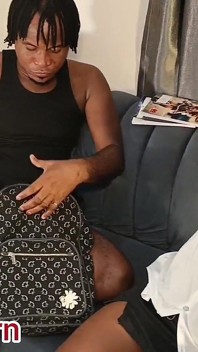 Unchiul vitreg african își fute mama vitregă cu pula lui mare
