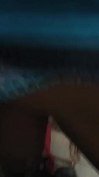 Exhibicionistická blondýnka stříká sexy sperma kouřením cizího ptáka