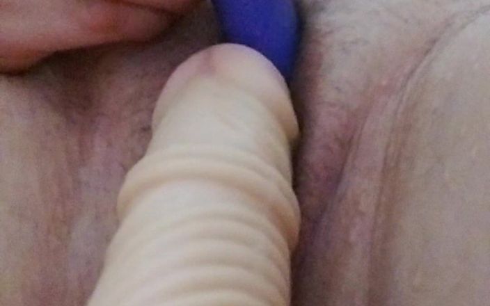 Woman masturbation: Amateur close-up spelen met mijn seksspeeltjes