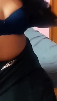 Une bhabhi sexy se fait baiser dans un style desi, audio hindi complet