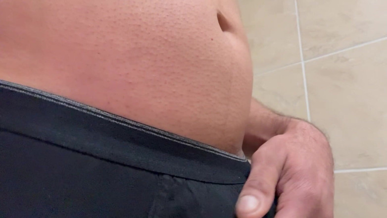 Aryan_for_ you: 筋肉質な男性の裸の毛深いペニスの脱衣