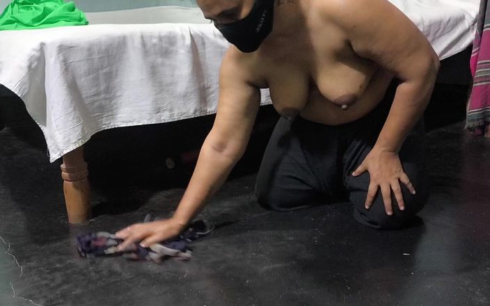 SAFI-SEXY: Kayınbiraderim evde temizlik yaparken ona sarıldım ve onu götten sikmeye...