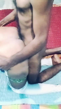 Pantat bahenol istri hot india dientot gaya doggy habis-habisan sampai mengerang keenakan
