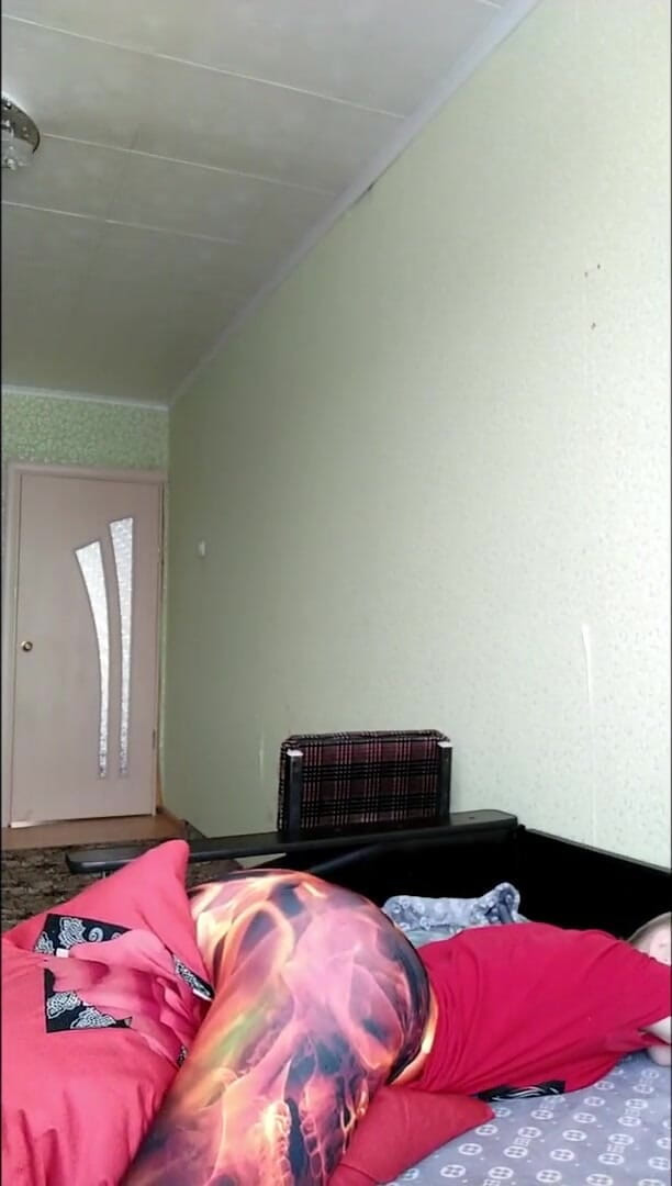 Meri-Mouse: Realmente quería sexo y me follé una almohada