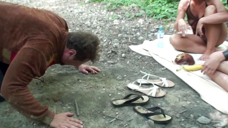 Femdom Austria: Outdoor-bestrafung für sklaven