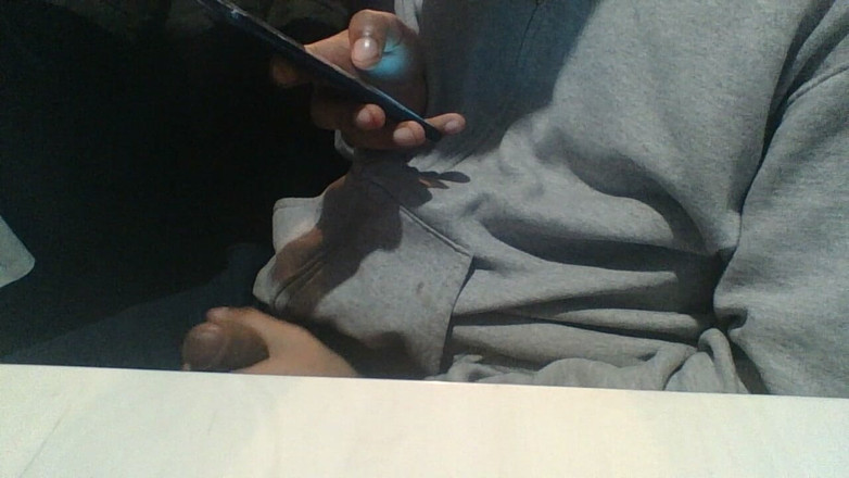 AlexAlejandro13: Viel Milch auf dem Tisch