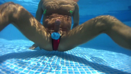 Latex Toys: Sperma i poolen
