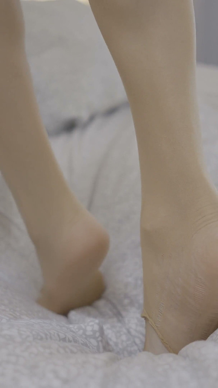 Jasmine RougeXXX: Mature MILF Teases with Sheer Nylon Feet