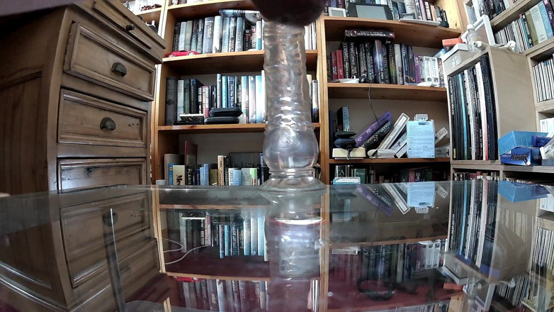 bigears: Mă bucur de un vibrator transparent cu pulă