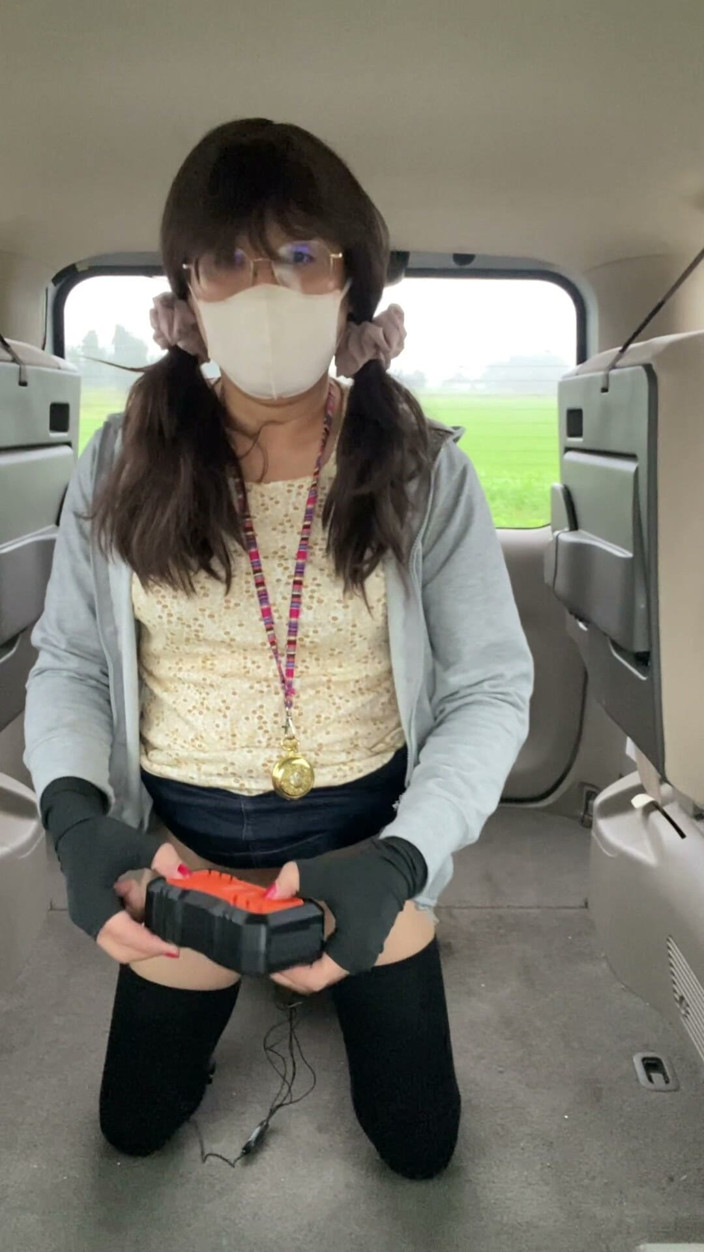 megu2002: No. 322 Inside a Car at a Parking Lot