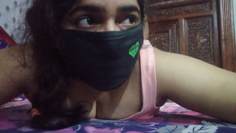 House 3: Knulla den heta och unga Dasi -tjejen.