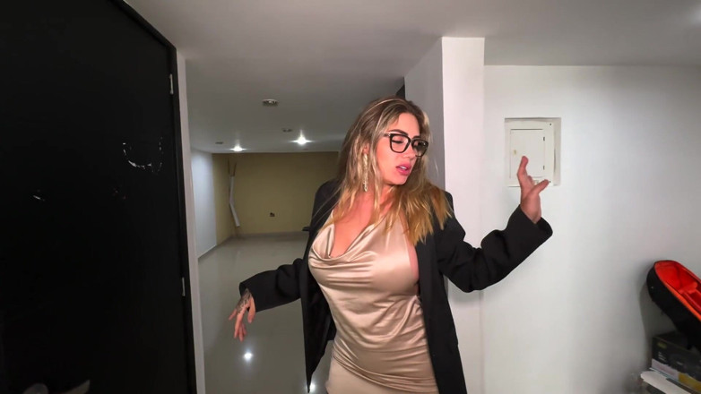Sara Blonde: Real Estate Agent Fucked by a Client to Sell a...