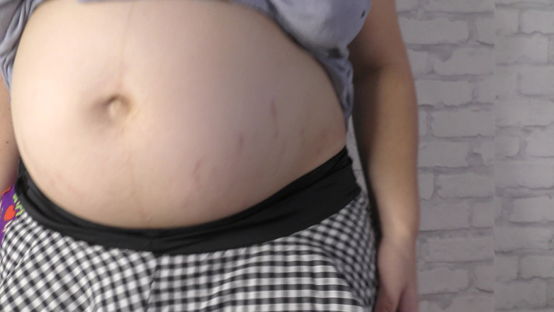 Milky Mari: Versaute schwangere ehefrau zeigt ihre nasse muschi, schwangeren dicken bauch...