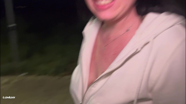 LizaRoxx: 抓住！自发的户外快速在路边和中出生气