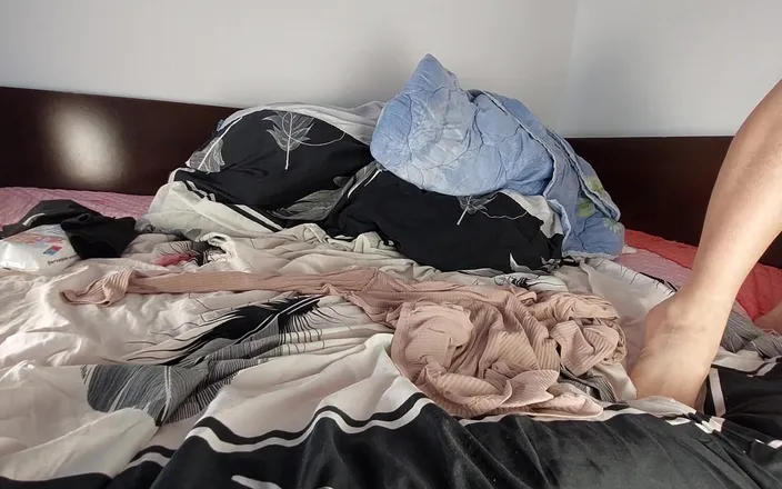 Mirsur: Amateur Wife Masturbates First Time with Her Fingers in Her...