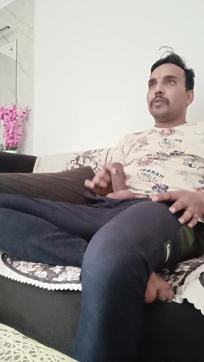 Rajasthani-old-lover: Melancap di sofa saya menonton TV