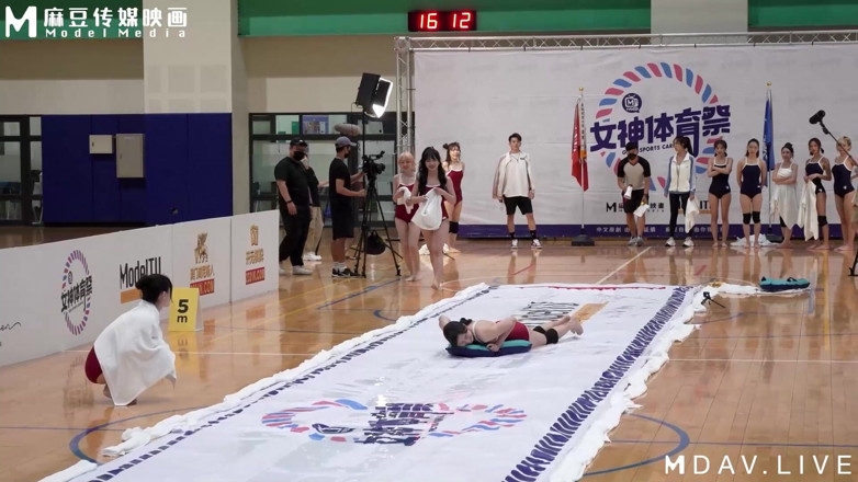 ModelMedia Asia: Festival Sukan Dewi Mtvsq2-ep8/Tempoh 8/ Geseran sifar! Pengeritingan manusia yang tergelincir!